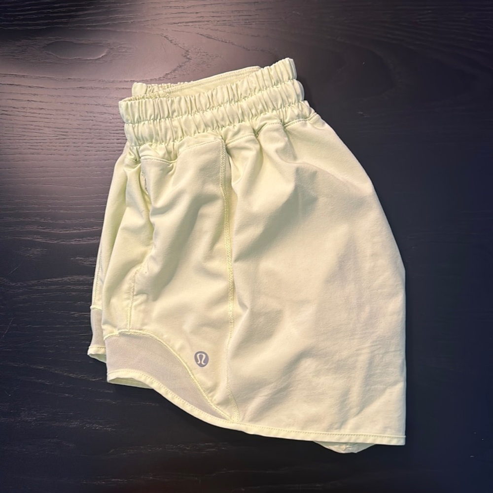 Lulu hotty hot shorts size 4